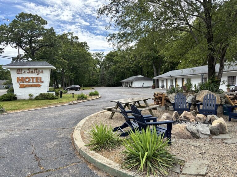 Al & Sally’s Motel Al & Sally’s Motel
